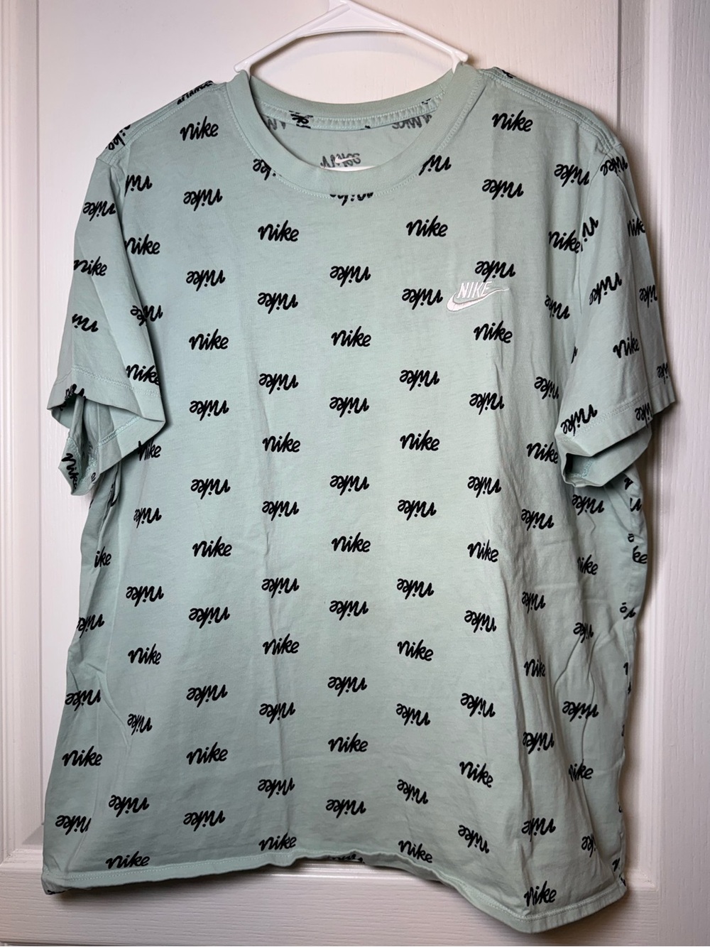Nike Sportswear Printed Club Shirt (Seafoam/Mint) Size XL GUC #5180